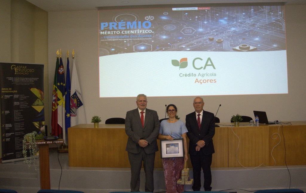 Prémio Científico 2025 Fundação Gaspar Frutuoso / Caixa de Crédito Agrícola Mútuo dos Açores atribuído à Bruna Almeida